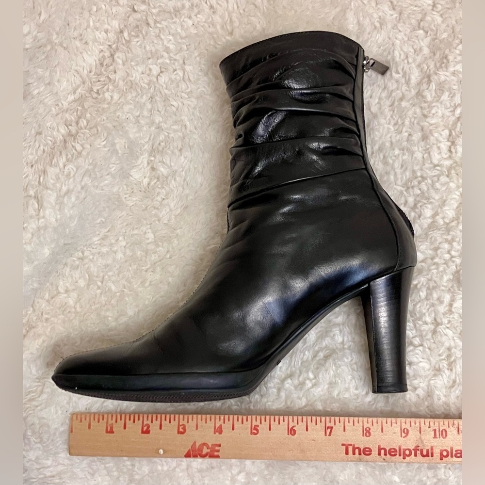 EUC Aquatalia Black Leather Zipper Ankle Block Heel Ruched Boots Size 7.5-8 - Picture 6 of 13